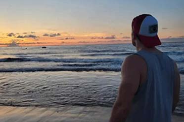 晚报：疑似《GTA6》男主晒照 着装形象与泄露一睹为快