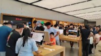 黄金周华为苹果"卖爆"：Mate60、iPhone15一机难求