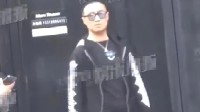 汪峰官宣离婚后首次现身 戴着墨镜面色凝重