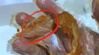 中国汉堡塔斯汀被曝吃出生鸡肉 门店回应:正在处理