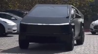特斯拉赛博皮卡哑光黑实车曝光：回头率超高！