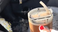 国外一女子车子烧毁保温杯冰块没化 保温杯品牌宣布送其新车