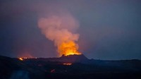 应对火山随时喷发 冰岛计划向火山熔岩浇水