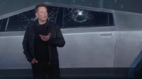 玩梗还得马斯克！特斯拉推出玻璃裂纹贴纸致敬铁球砸窗
