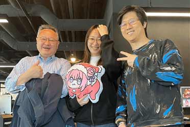 太有夫妻相了!《星刃》总监和漂亮老婆与吉田修平合影分享讲解