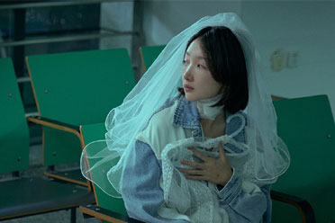 电影《朝云暮雨》阵容公布 《穿婚纱的杀人少女》改编讲解