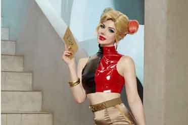 俄罗斯小姐姐COS小丑女 胶衣抹胸大秀热辣好身材！分享讲解