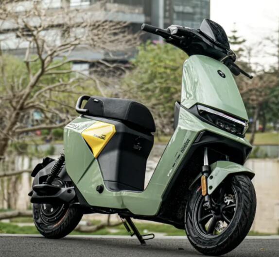 618谁更值得买？九号电动车F2z 110对比小牛NXT Play版体验盘点