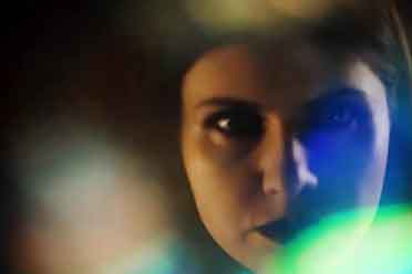 亚历珊德拉·达达里奥主演！《梅菲尔女巫2》曝预告