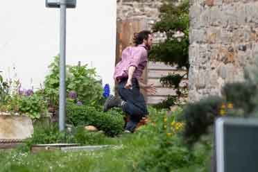 《惊变28天》续作《惊变28年》曝片场照 男主亮相！分享讲解