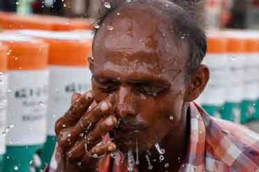 测量设备可能出故障了？印度气温飙到52.9°C 气象部门