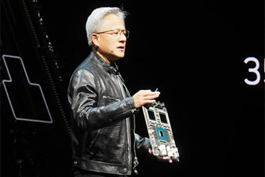 老黄：降低AI出现门槛 英伟达Blackwell芯片开始投产