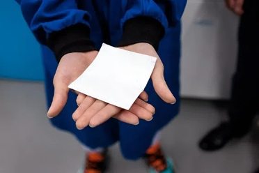 采用先进的辐射制冷技术 夏天必备的防暑降温神布！