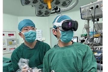 医生使用Apple vision pro成功完成手术 生产力！