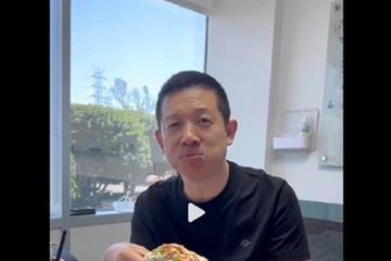 那你回来啊 贾跃亭感慨终于吃到北京味辣腿堡