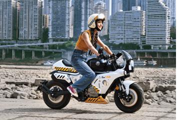 一箱油能跑500公里 9988元起 宗申小熊Mini摩托上市
