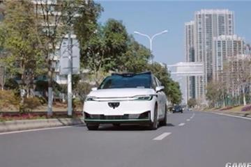 他闯红灯 百度回应萝卜快跑无人车街头撞倒行人