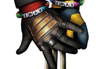 狼贱“情侣”手牵手出镜 《死侍与金刚狼》IMAX海报