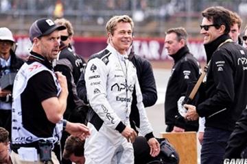 正式官宣恋情 布拉德皮特与小26岁女友首次公开亮相