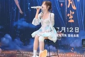 情况稳定 歌手黄霄雲突遭车祸伤及面部与腿部