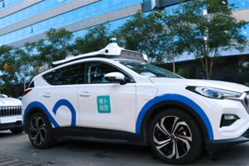 客服回应是否有人远程代驾 萝卜快跑无人出租车