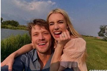 与男友已交往两年 艾玛罗伯茨官宣订婚晒钻戒