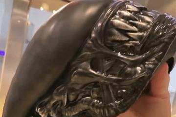 从异形脑袋里拿吃的 《异形：夺命舰》周边爆米花桶