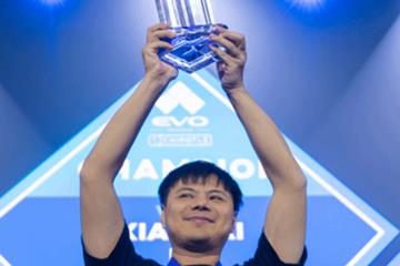 小孩曾卓君再次夺得EVO《拳皇15》冠军 王者归来！