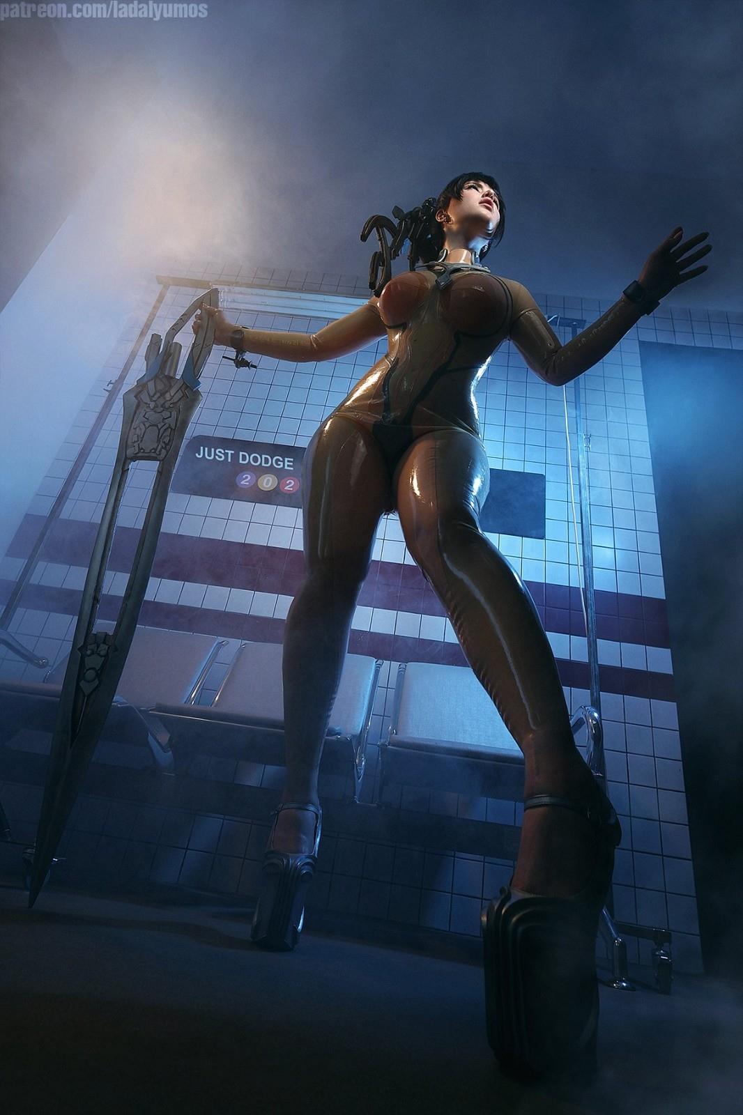 剑星伊芙cos，俄罗斯美女裸色紧身造型