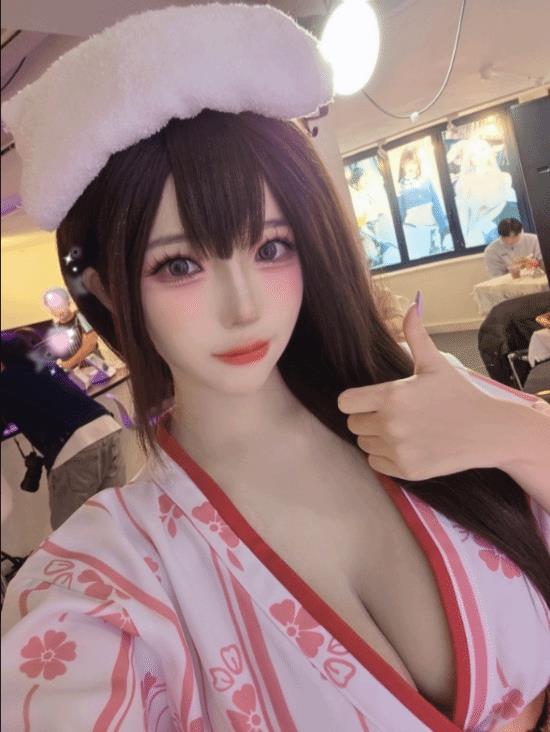 剑星美女体模公布新动作，事业线引人注目